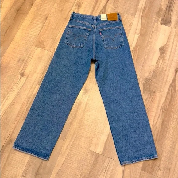 Levi's Classic High-Rise Straight Leg Jeans in Medium Blue - Picture 3 of 6